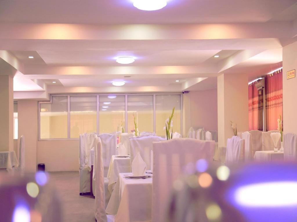 מוניווה King & Queen Hotel מראה חיצוני תמונה