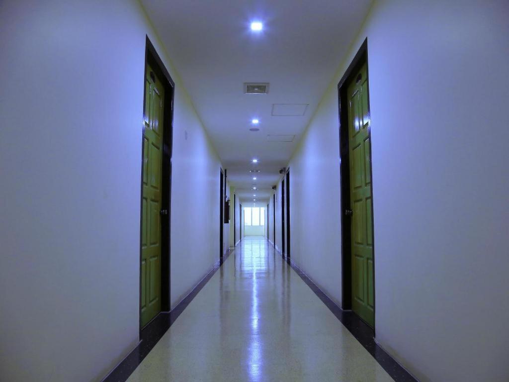 מוניווה King & Queen Hotel מראה חיצוני תמונה