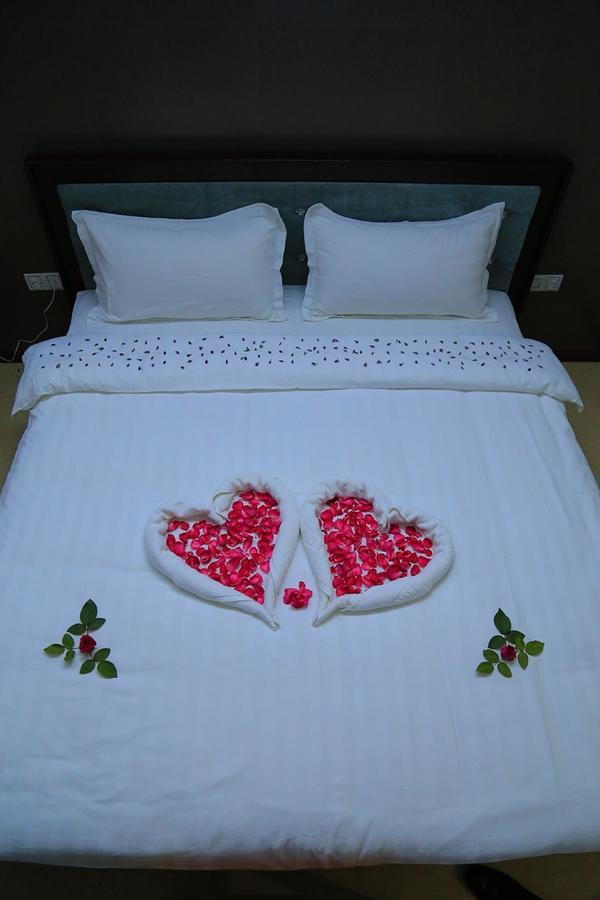 מוניווה King & Queen Hotel מראה חיצוני תמונה