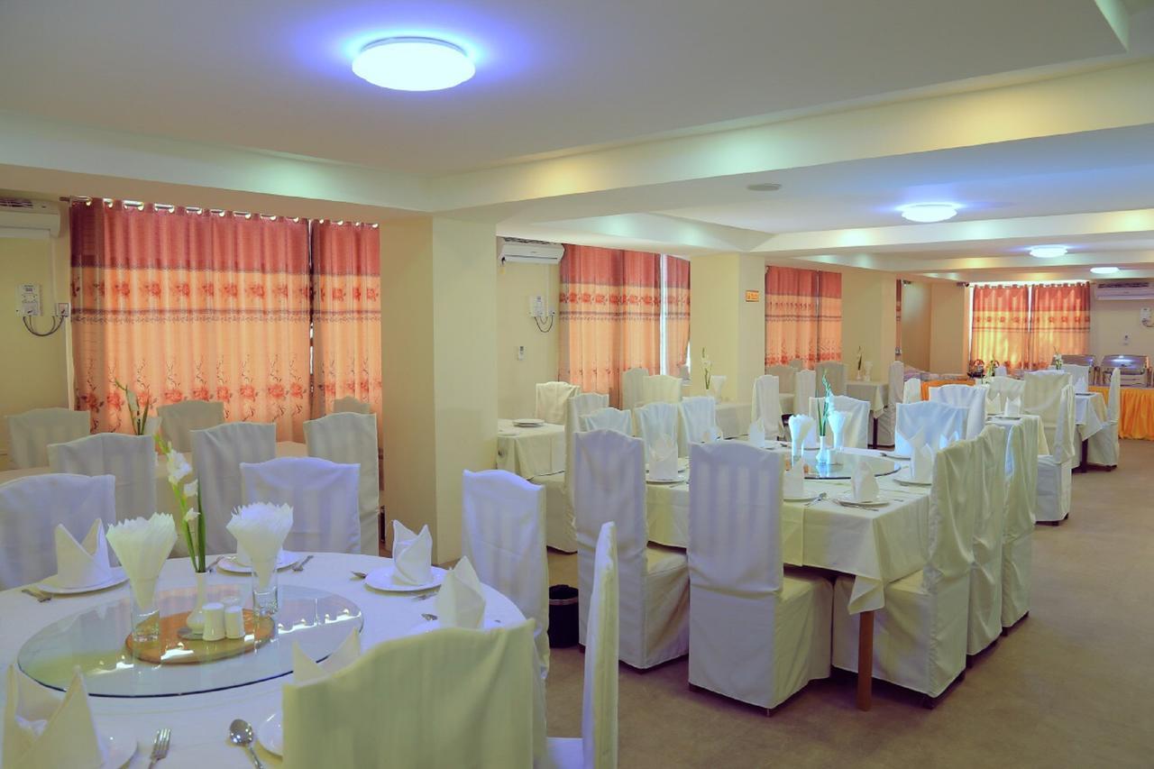 מוניווה King & Queen Hotel מראה חיצוני תמונה