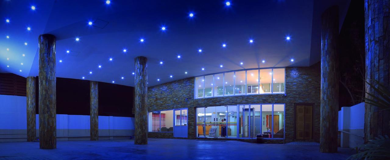מוניווה King & Queen Hotel מראה חיצוני תמונה