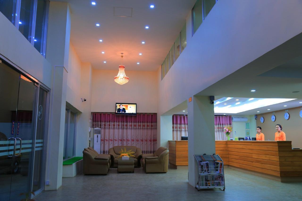 מוניווה King & Queen Hotel מראה חיצוני תמונה