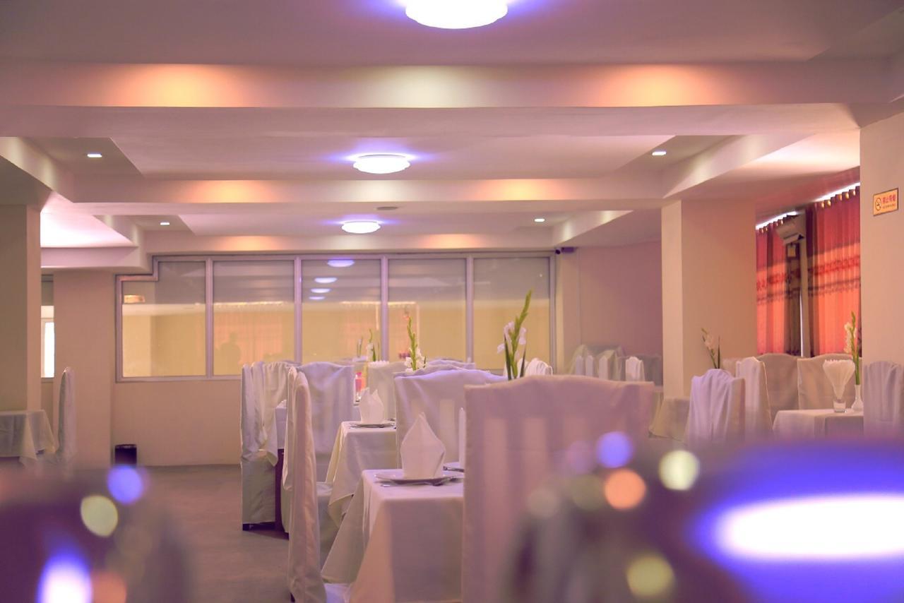 מוניווה King & Queen Hotel מראה חיצוני תמונה