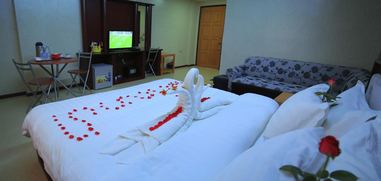 מוניווה King & Queen Hotel מראה חיצוני תמונה