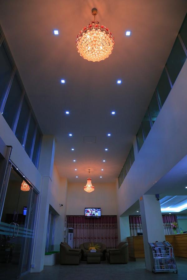 מוניווה King & Queen Hotel מראה חיצוני תמונה