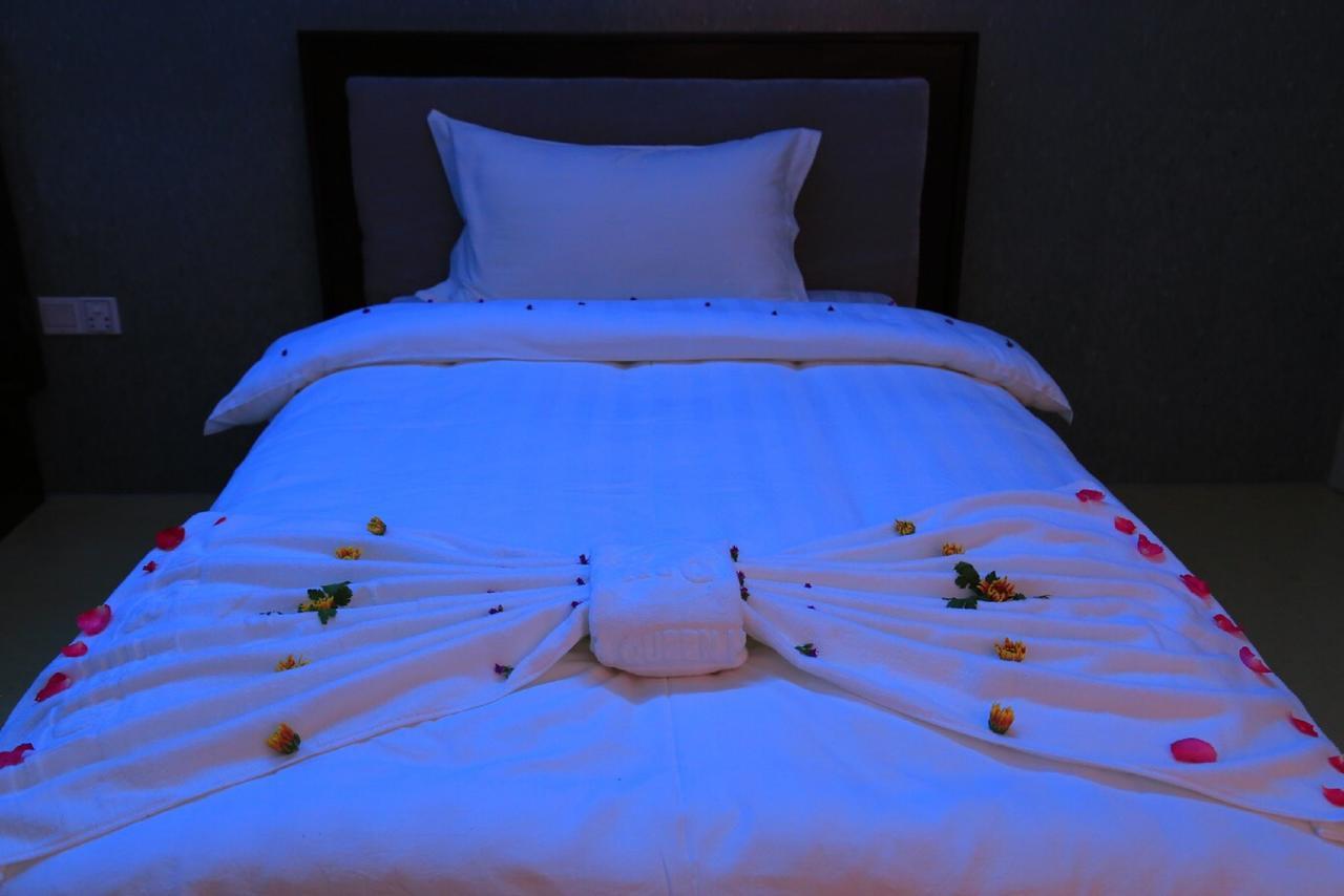 מוניווה King & Queen Hotel מראה חיצוני תמונה