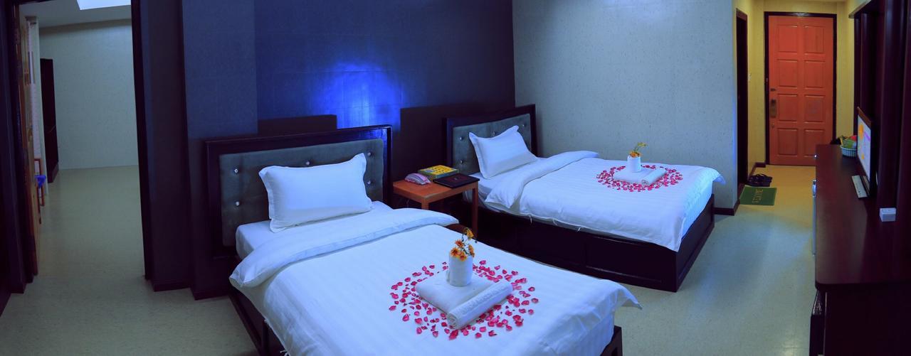 מוניווה King & Queen Hotel מראה חיצוני תמונה