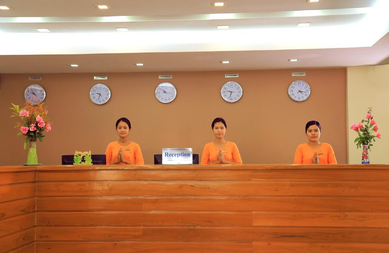 מוניווה King & Queen Hotel מראה חיצוני תמונה