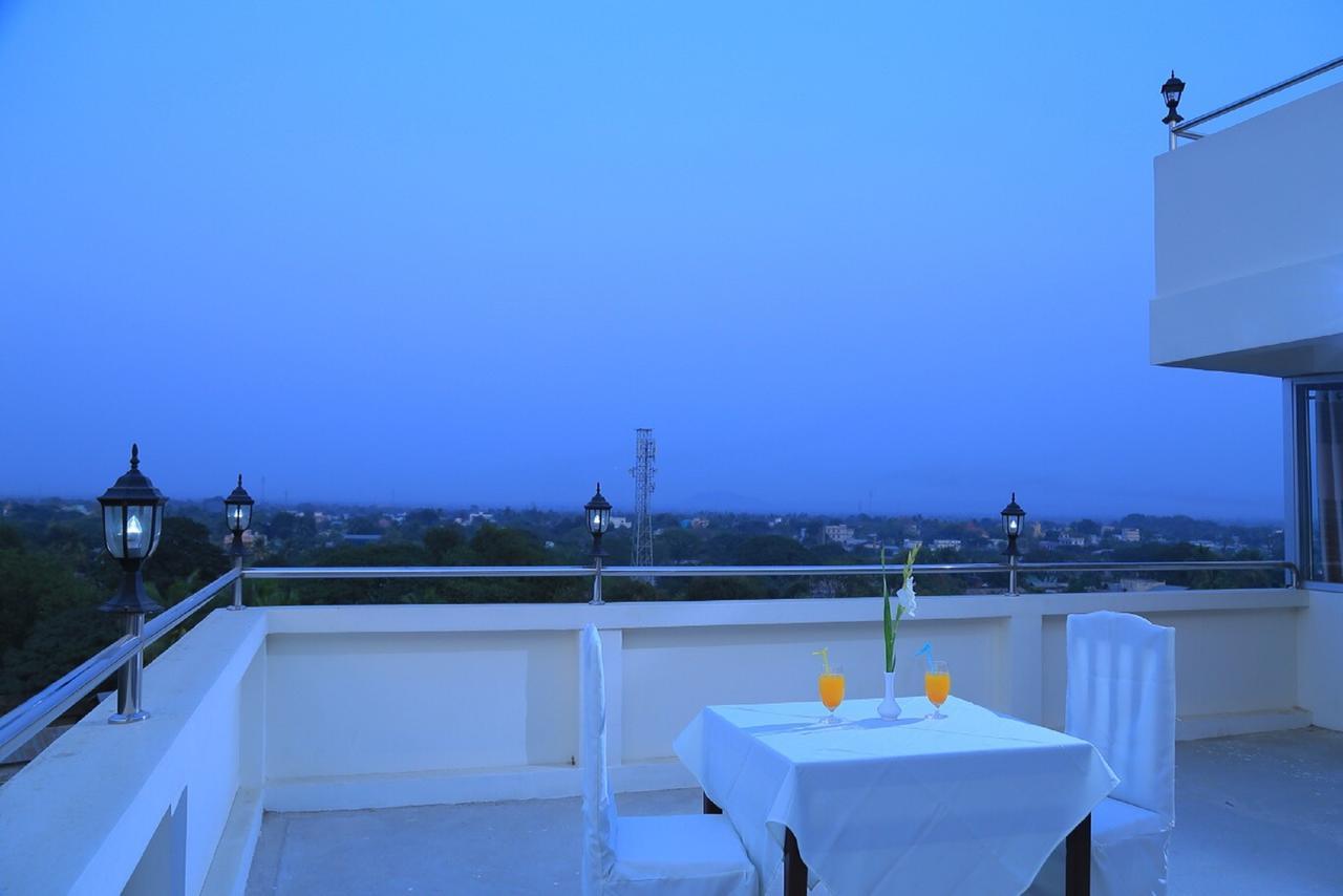 מוניווה King & Queen Hotel מראה חיצוני תמונה