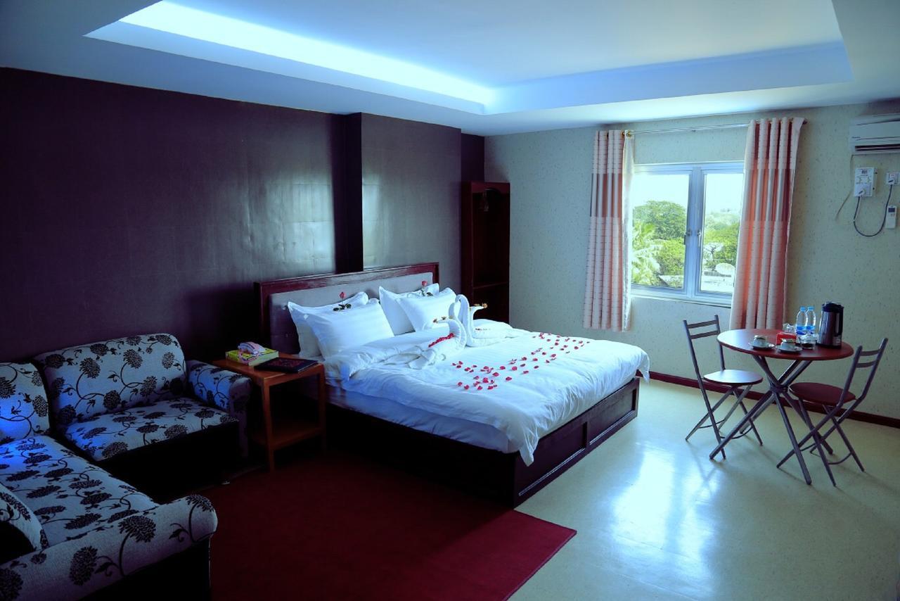 מוניווה King & Queen Hotel מראה חיצוני תמונה