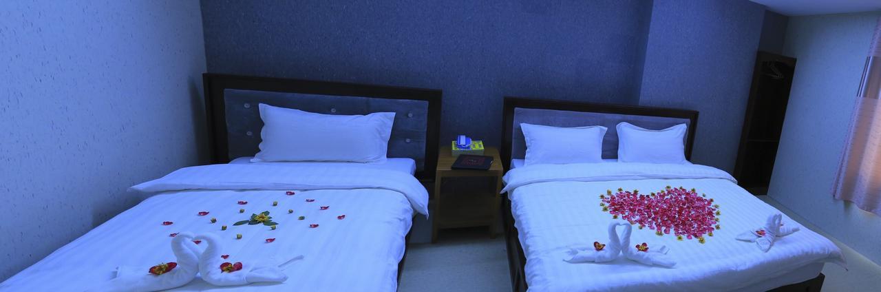 מוניווה King & Queen Hotel מראה חיצוני תמונה