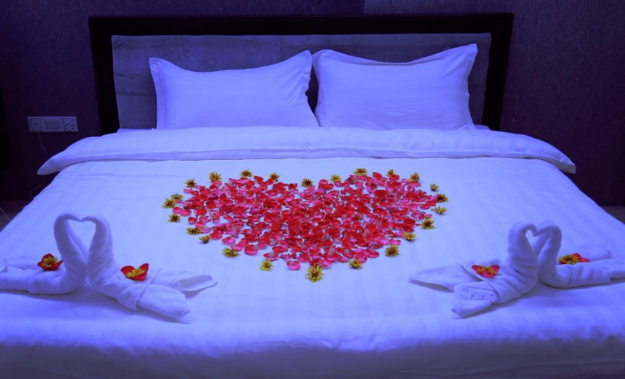 מוניווה King & Queen Hotel מראה חיצוני תמונה