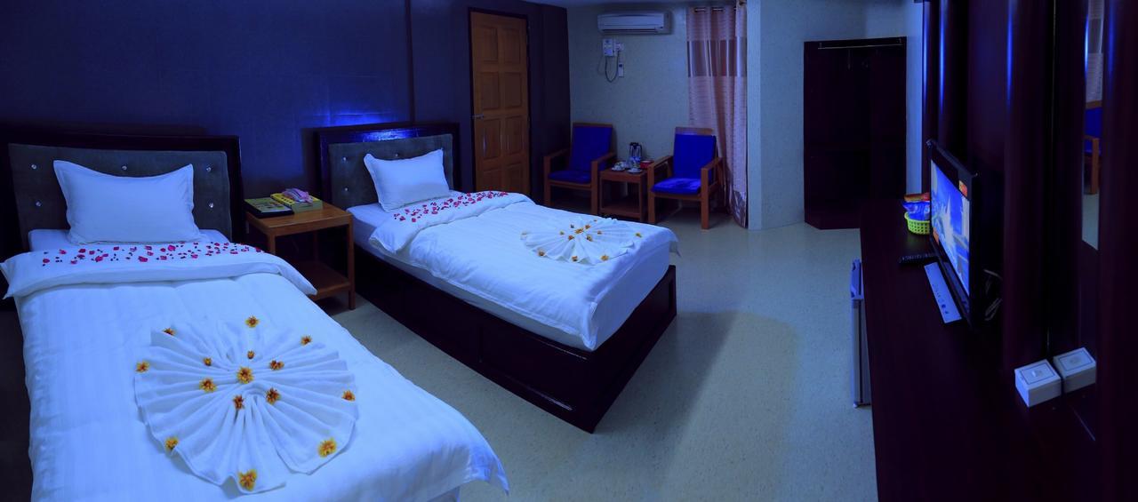 מוניווה King & Queen Hotel מראה חיצוני תמונה