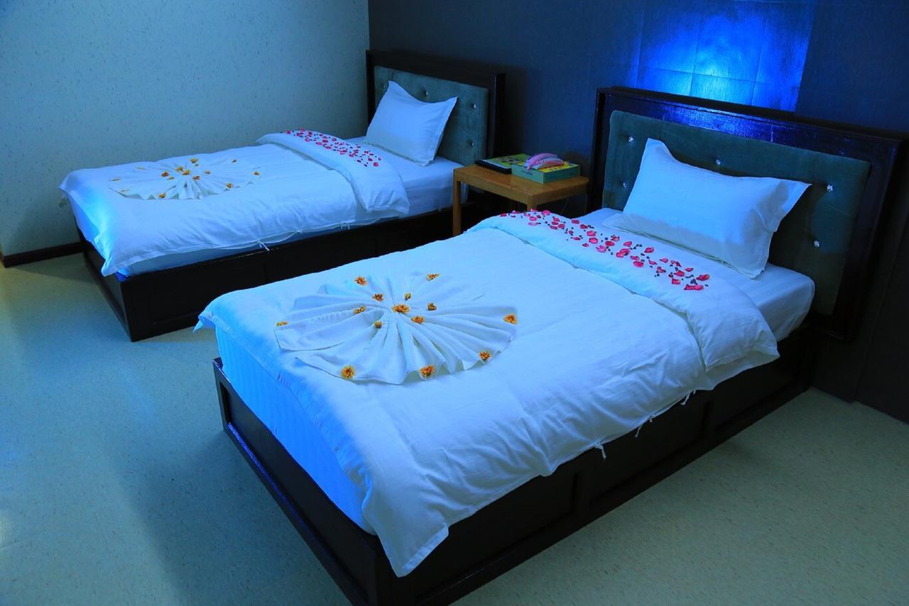 מוניווה King & Queen Hotel מראה חיצוני תמונה