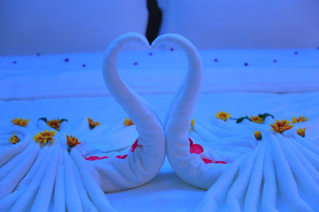 מוניווה King & Queen Hotel מראה חיצוני תמונה